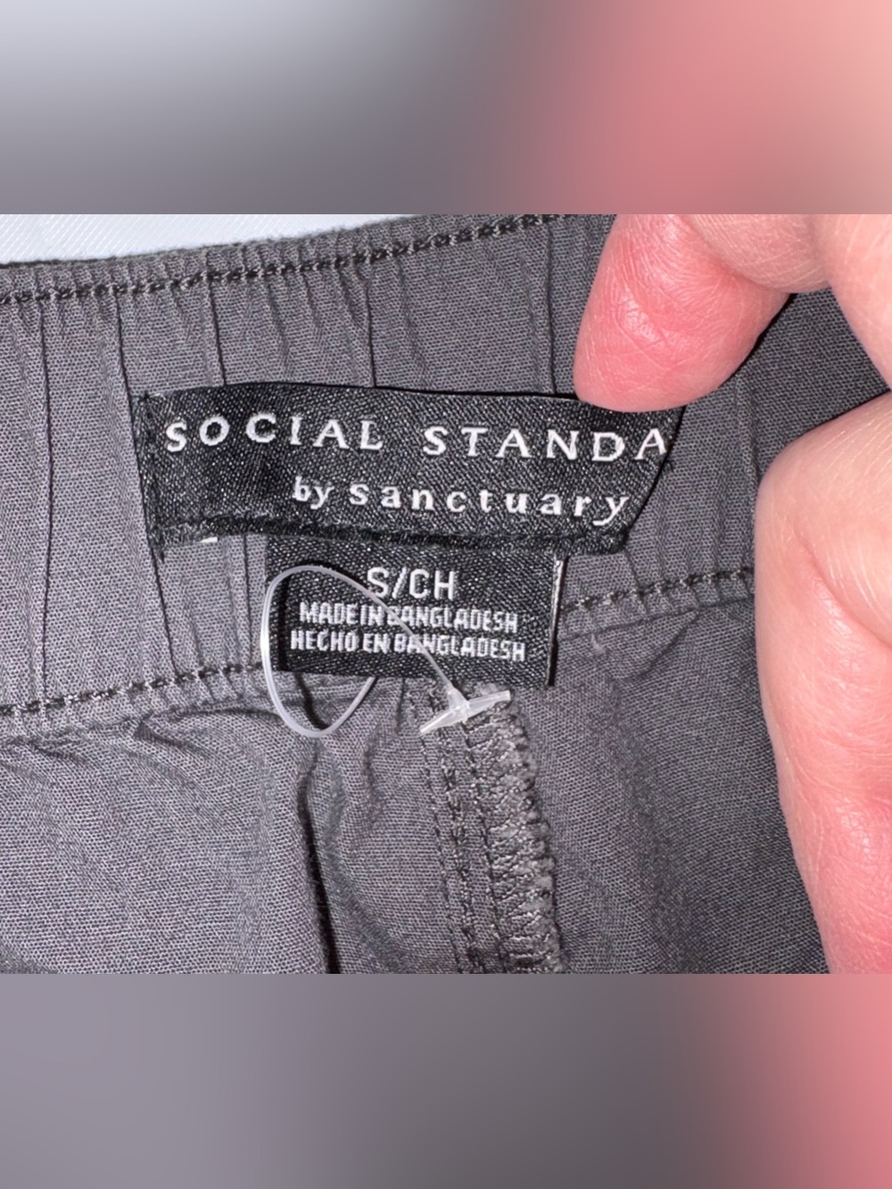 NWT Cargo Capris, 6 Pockets, Low Mid-Rise, Zip/Button Closure, Adjustable Hems - Picture 4 of 11